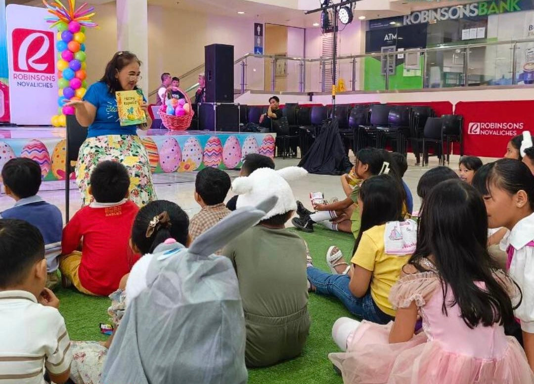 Robinsons Malls Celebrates Easter with Adarna House Books